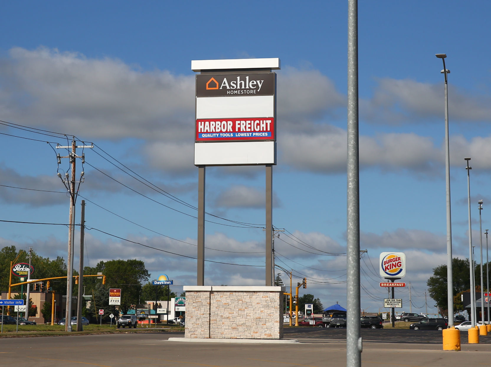 Planet Fitness location sign